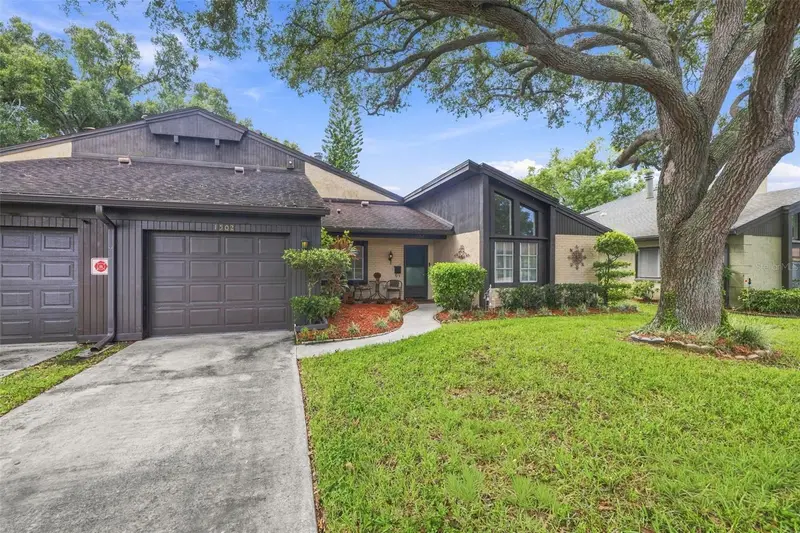 2101 Sunset Point Rd #1502, FL