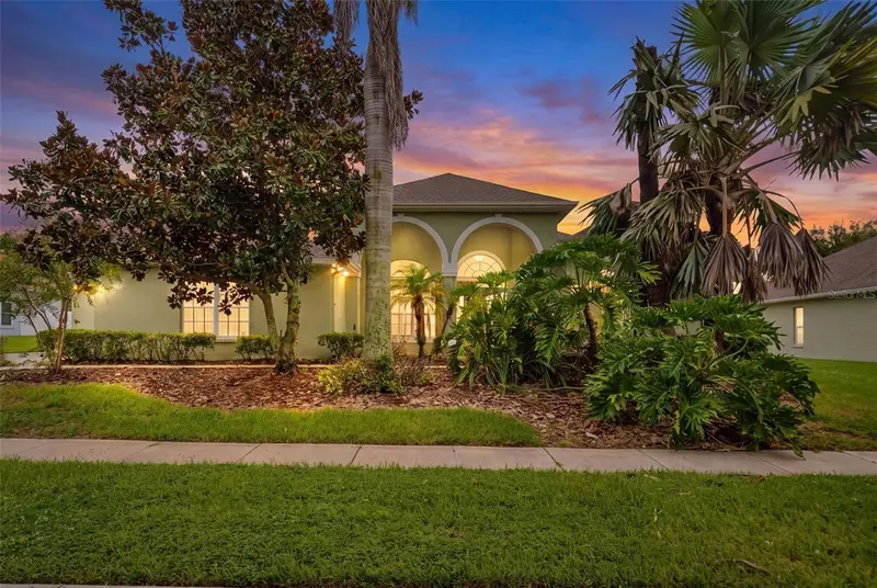 2806 Spinning Silk Ct, FL