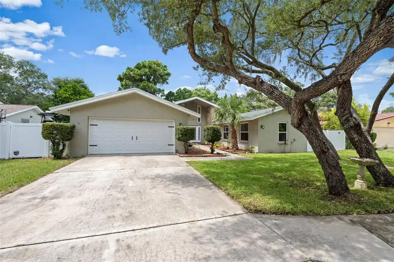 425 Wayfarer Ct, FL