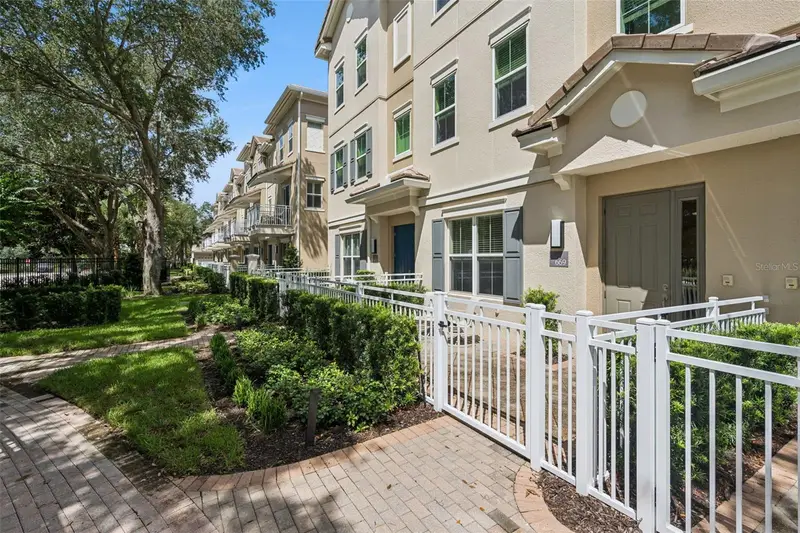 669 Hangnest Ln, FL