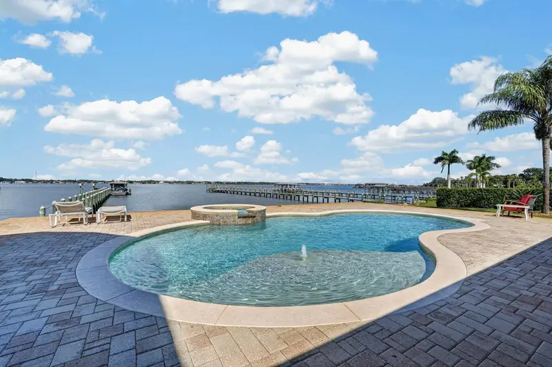 14 Granville Cir, FL