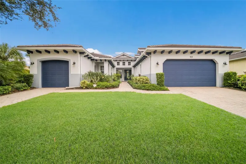 921 Riverscape St, FL