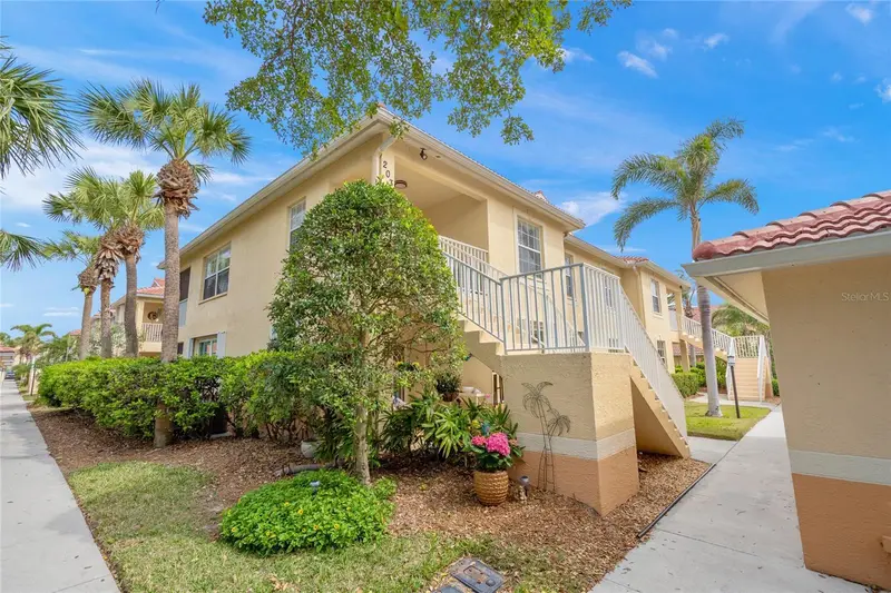 203 Casa Del Lago Way #203, FL