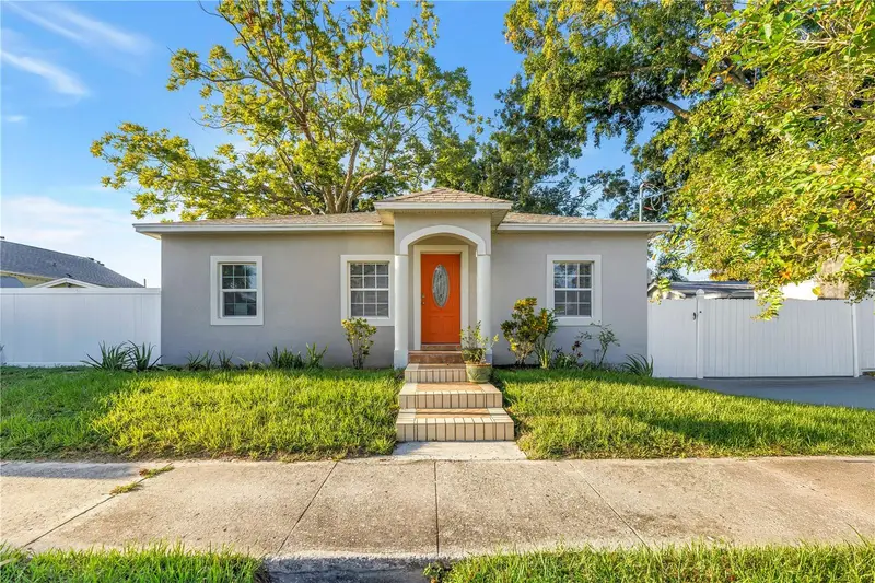 2906 W Main St, FL