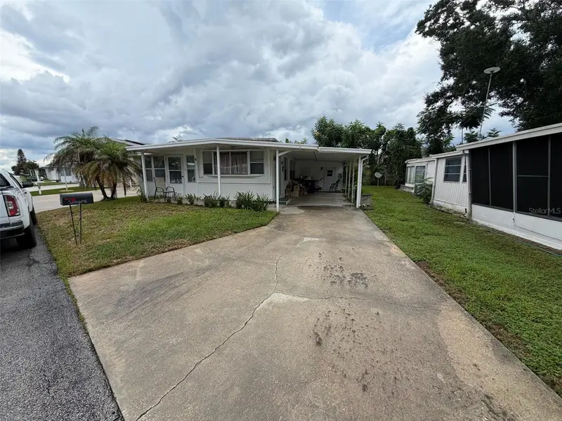 112 Holiday Ln, FL