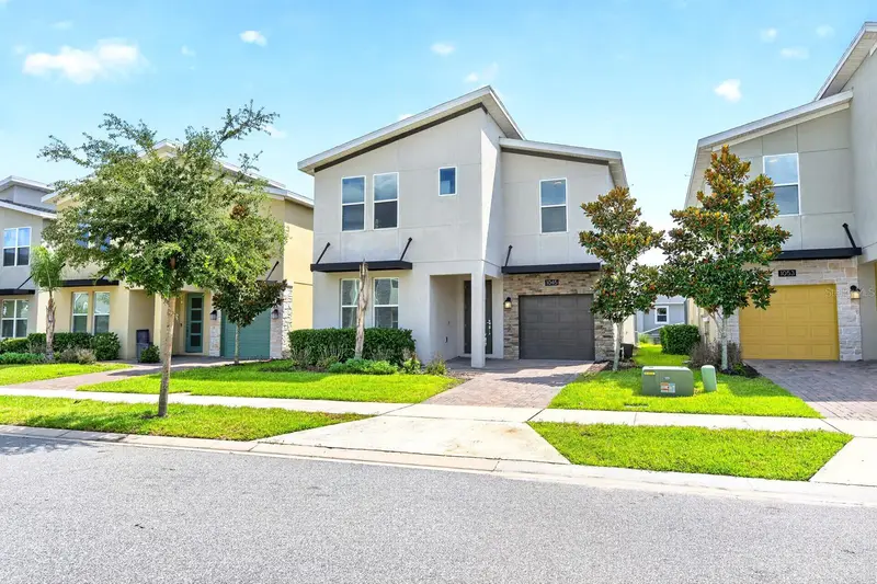 1045 Leader St, FL