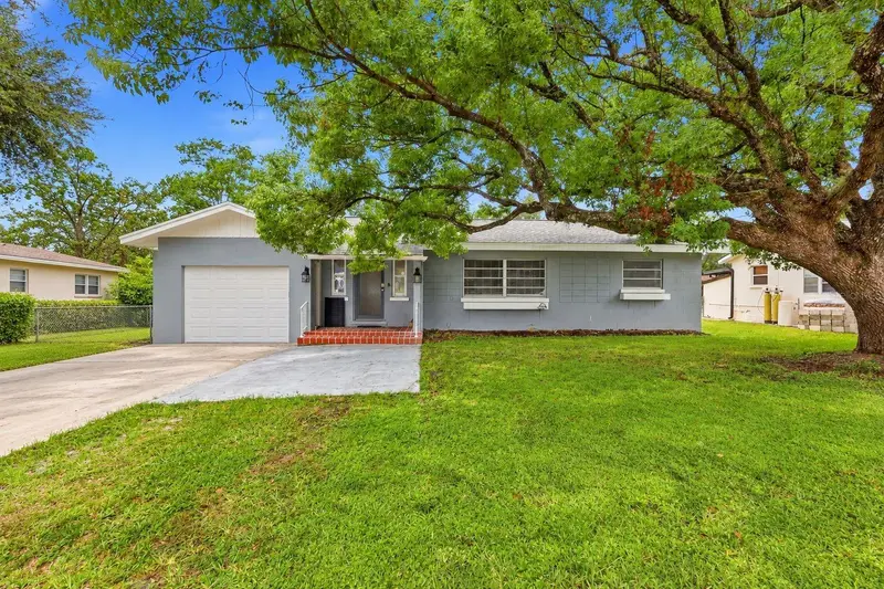 65 Community Dr, FL