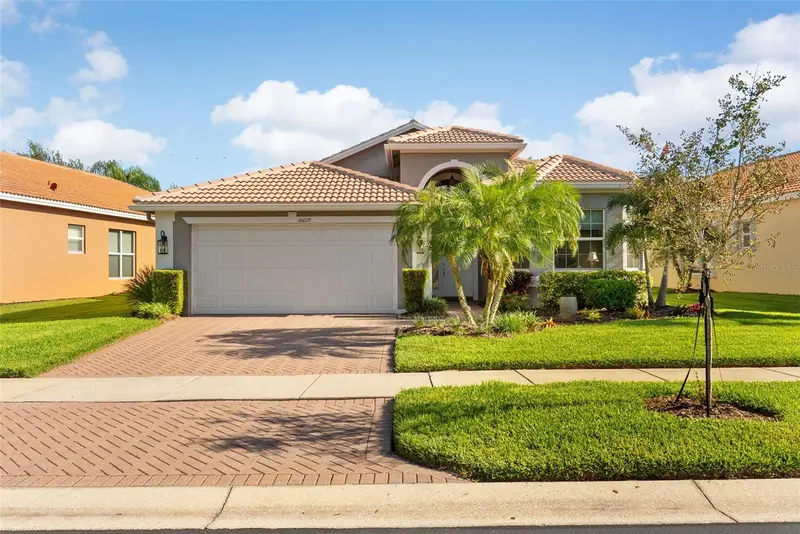 16019 Golden Lakes Dr, FL