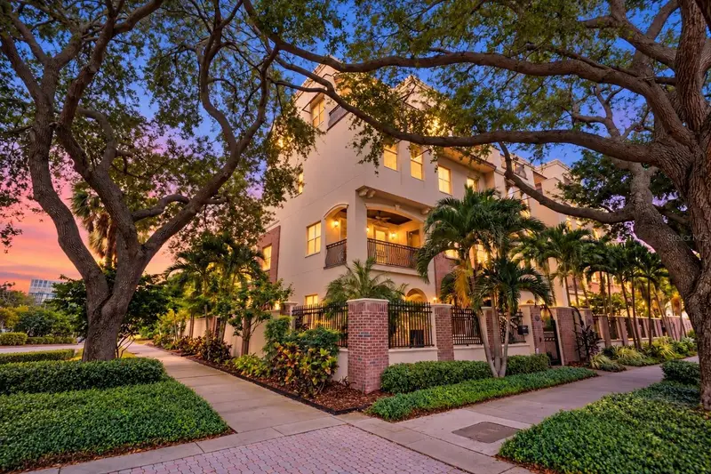 500 Beach Dr Ne, FL