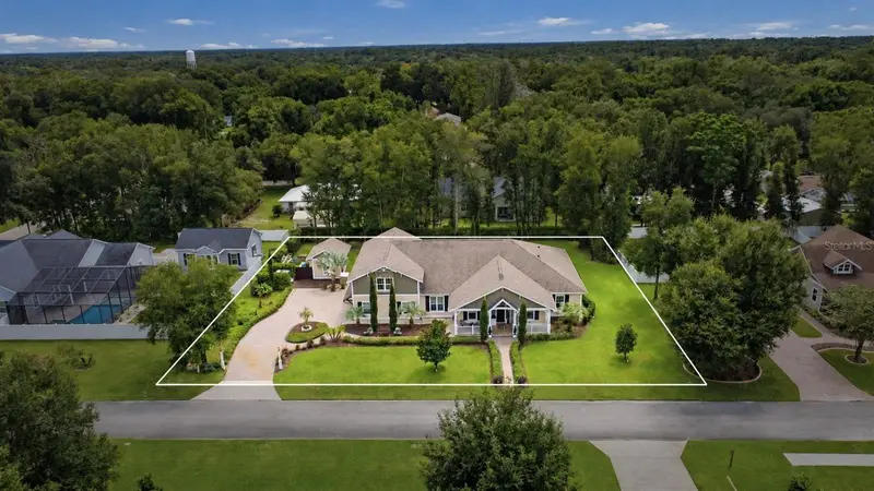Lake Helen listing