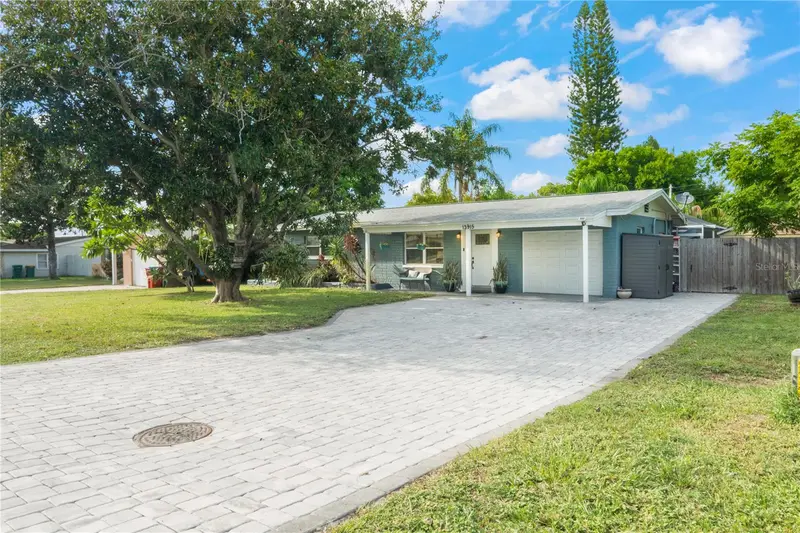 13915 94th Ave, FL