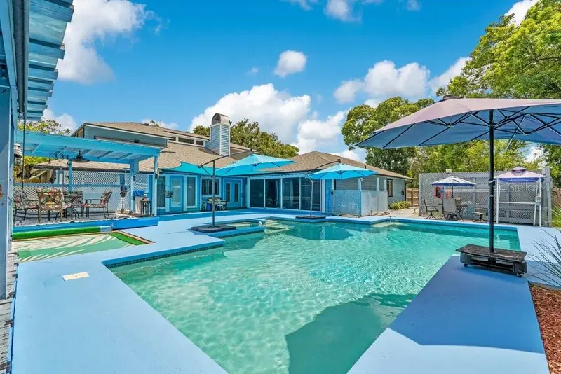 233 Flame Ave, FL