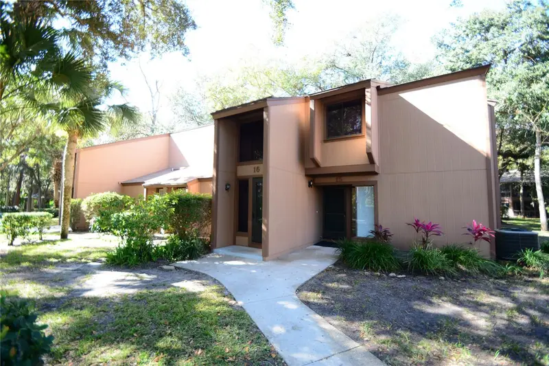16 Oakmont Ct, FL