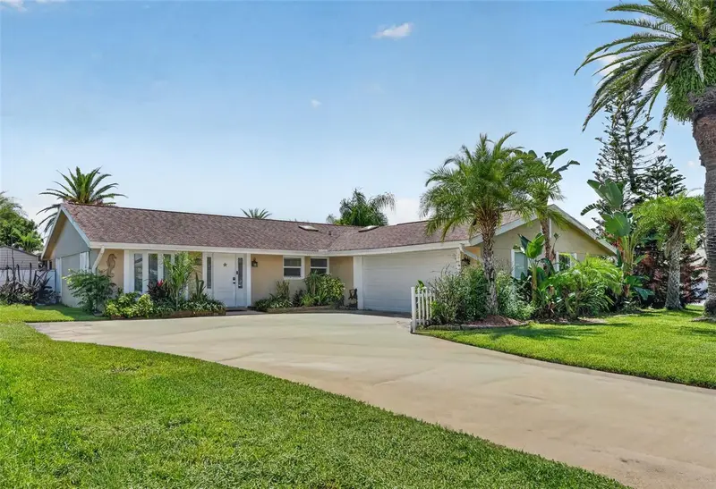 149 Sea Isle Cir, FL
