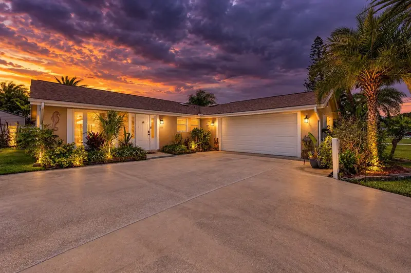 149 Sea Isle Cir, FL