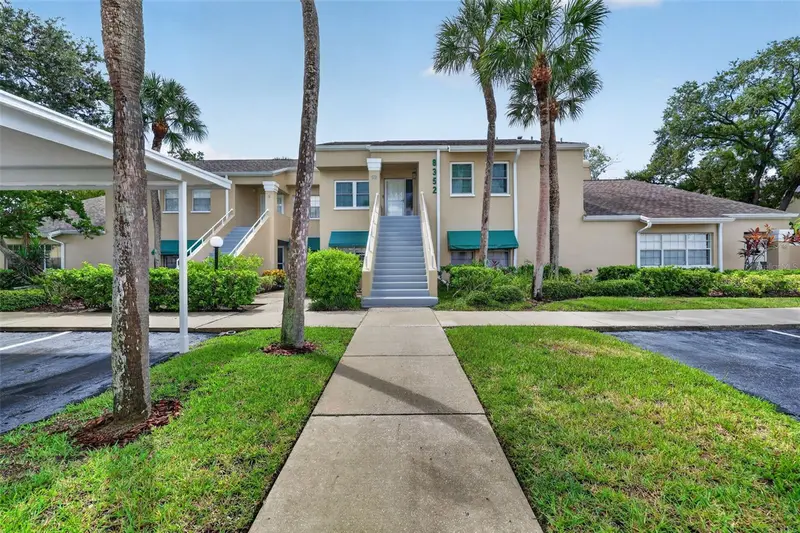 8352 Meadowbrook Dr #10, FL