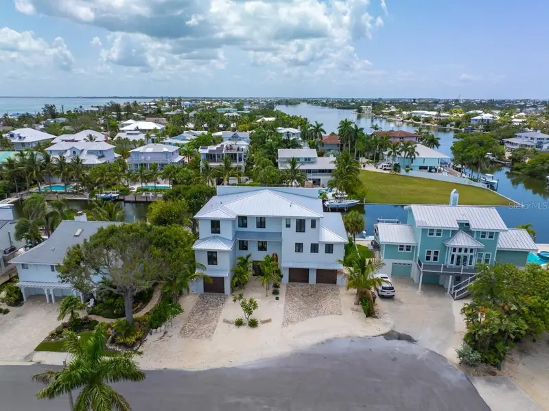 515 Loquat Dr, FL