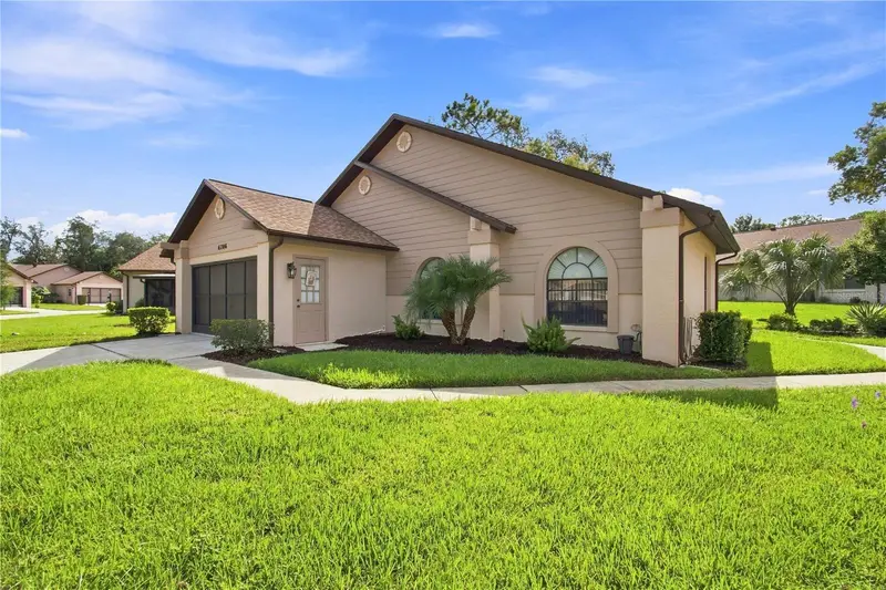 6706 Oak Cluster Cir, FL