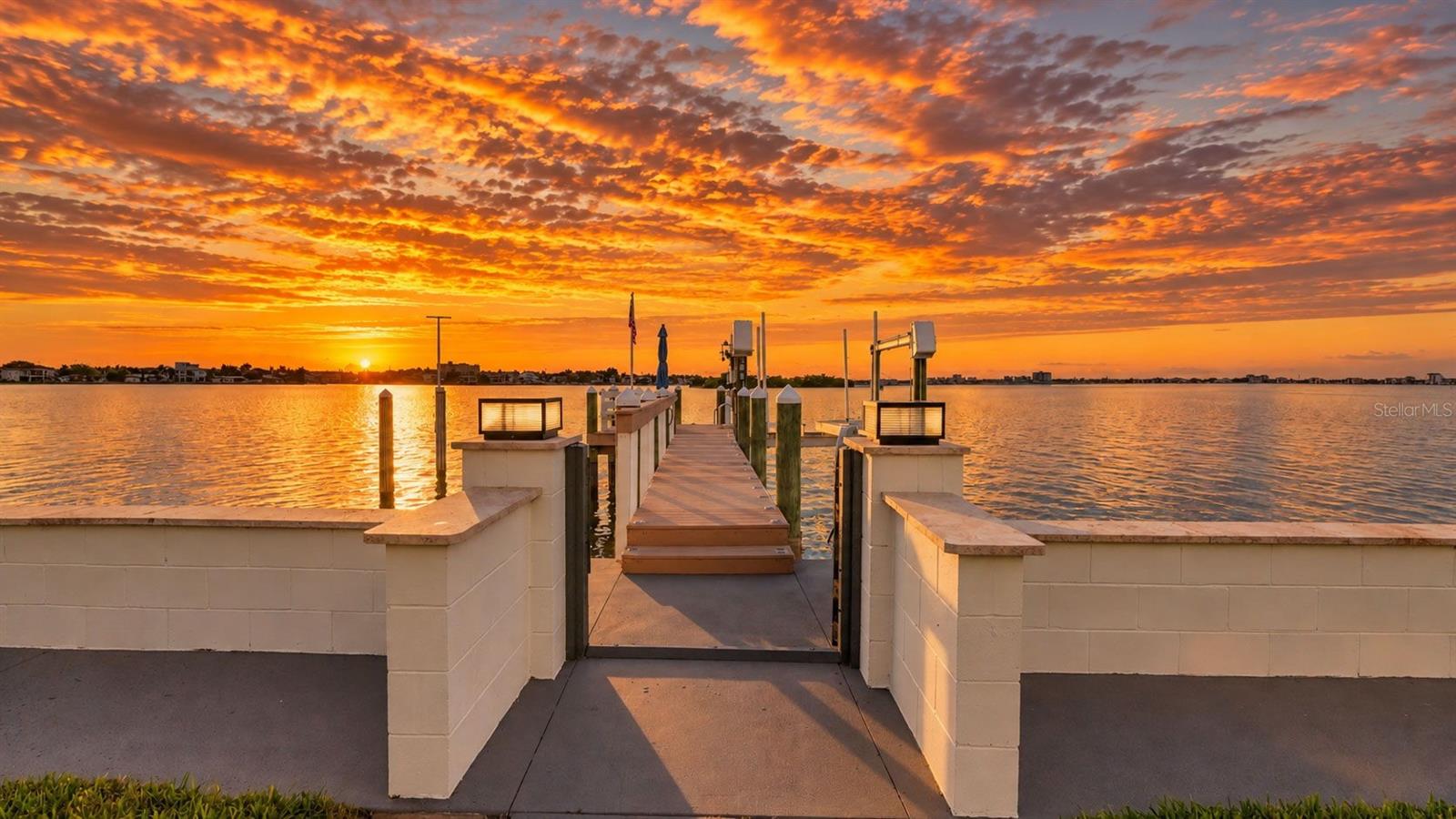 7008 S Shore Dr S, FL