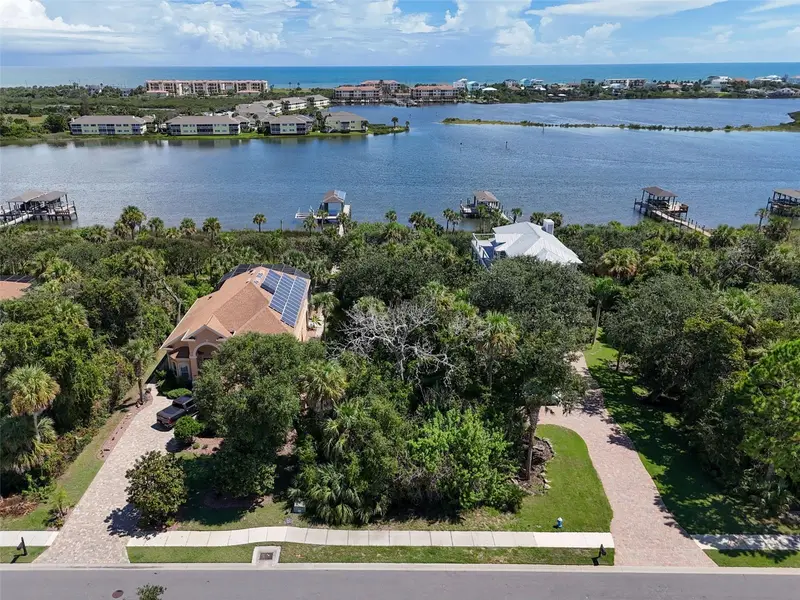 197 S Riverwalk Dr, FL