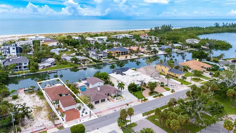 556 N Washington Dr, FL