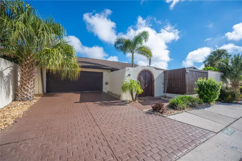 13510 Avista Dr, FL