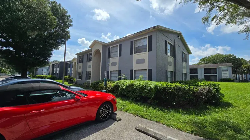 2555 N Alafaya Trl #105, FL