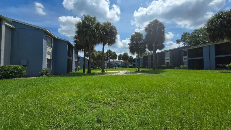 2555 N Alafaya Trl #105, FL