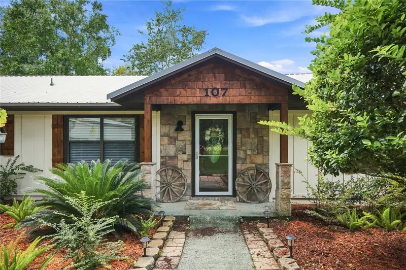 107 Church Lake Dr, FL
