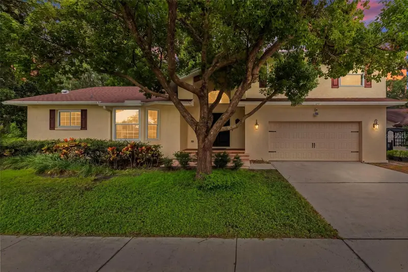 210 Woodland Ct, FL