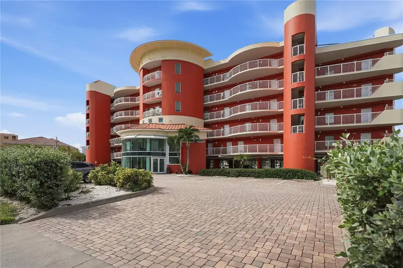 11605 Gulf Blvd #203, FL
