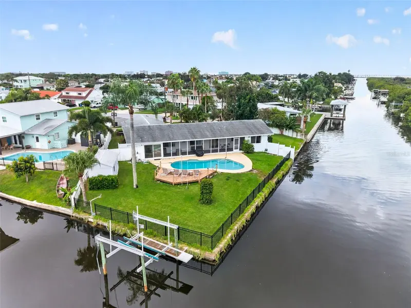 8727 Bay Crest Ln, FL