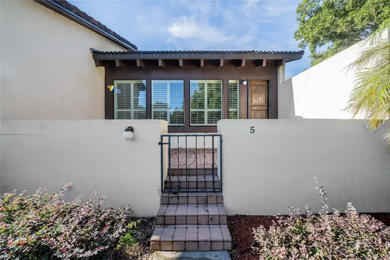 5 Loma Verde, FL