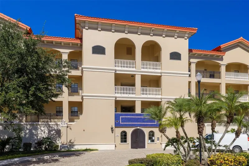 7702 Lake Vista Ct #303, FL