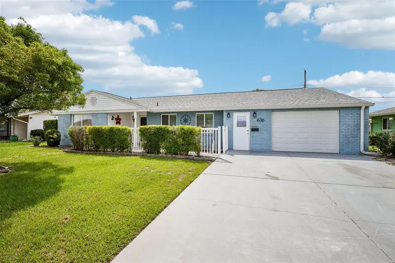 636 Oakmont Ave, FL