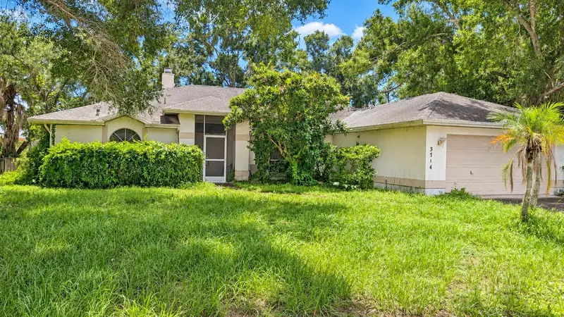 3714 Pond View Ln, FL