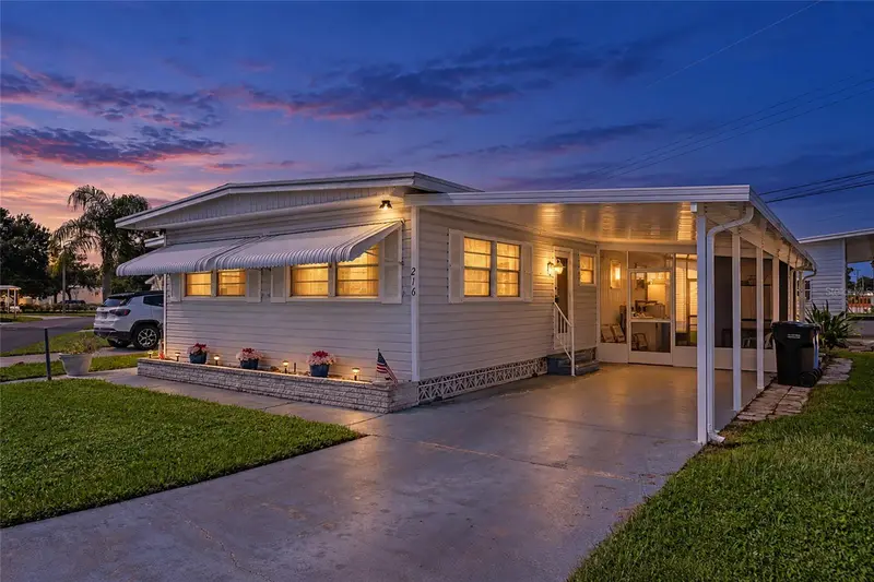 216 Outer Dr E, FL