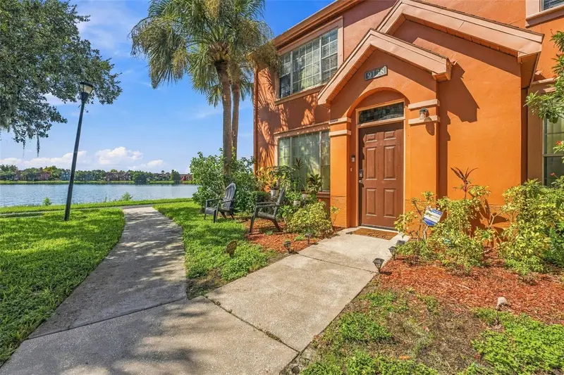 9138 Lake Chase Island Way, FL
