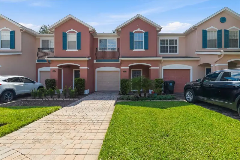 933 Pine Pointe Ln, FL