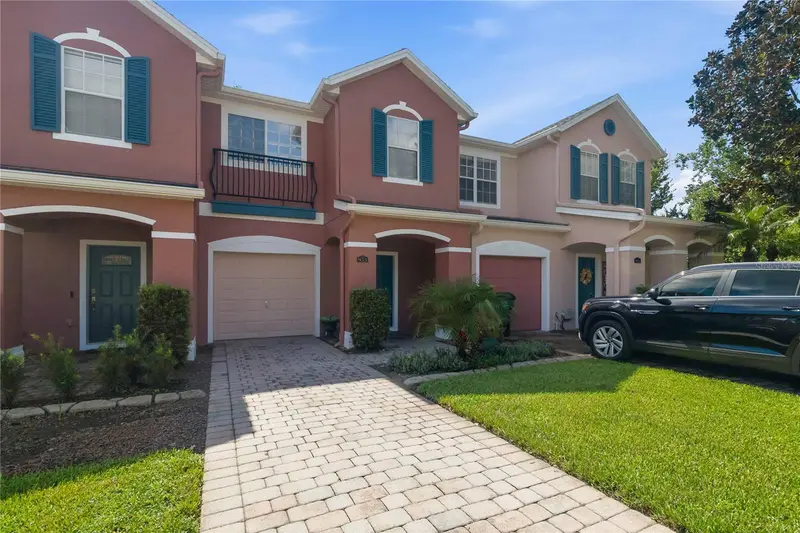933 Pine Pointe Ln, FL
