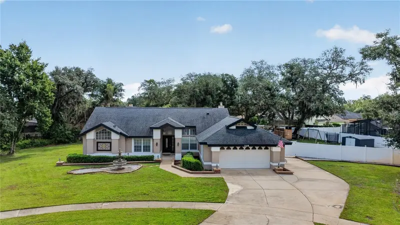 319 Oakwood Ct, FL