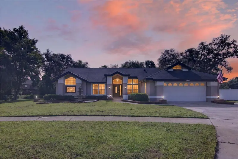 319 Oakwood Ct, FL