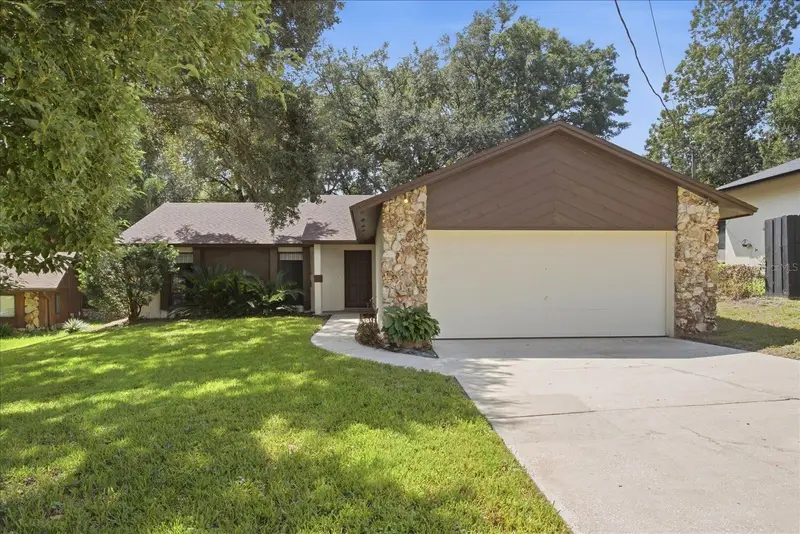 528 E Hillcrest St, FL