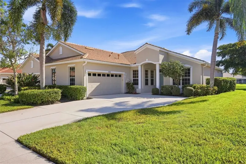 8138 Victoria Falls Cir, FL