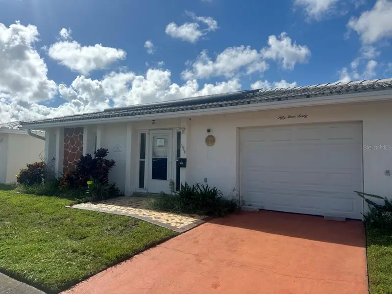 5460 Lemon Tree Ln N, FL