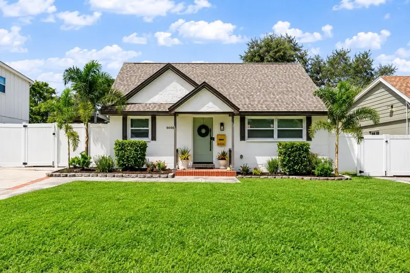 6660 27th Way N, FL