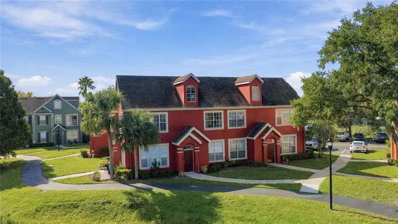 9570 Lake Chase Island Way #9570, FL