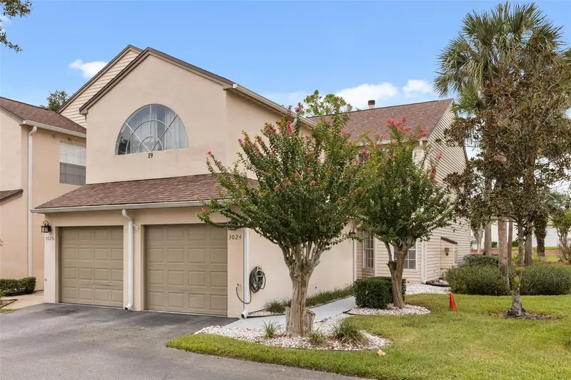 Lee Vista listing