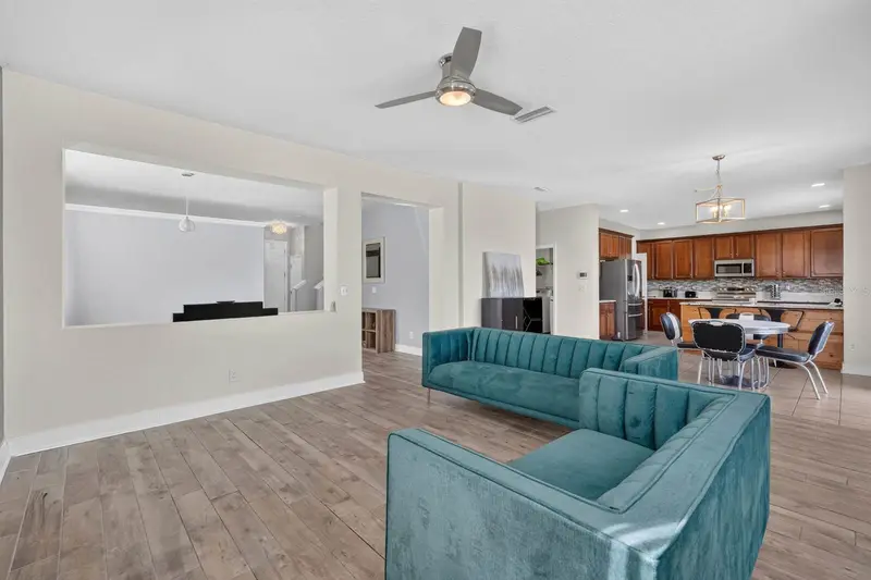 77 Rollins Ln, FL