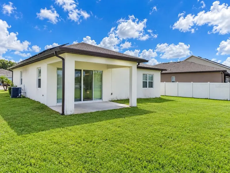 2570 Wadeview Loop, FL